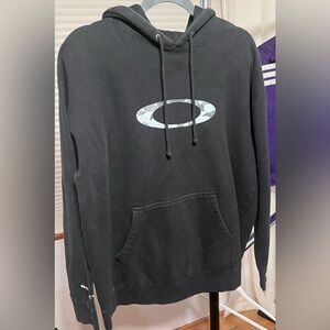 Nice And Comfortable Hoodie From Oakley
Mens Size Large